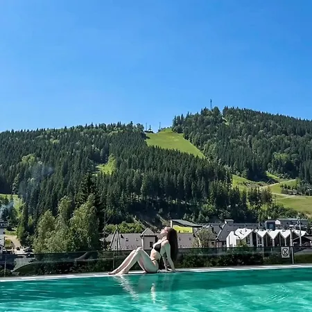 Mountain Krystal Hotel *