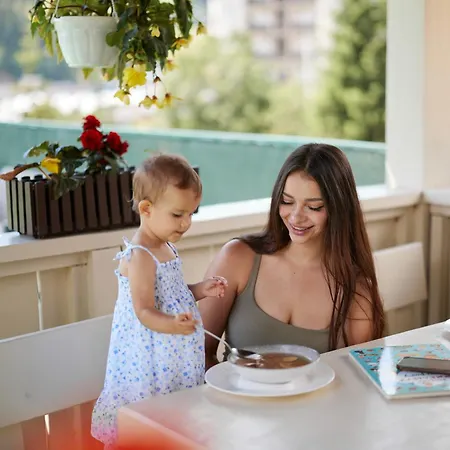 Mountain Krystal מלון